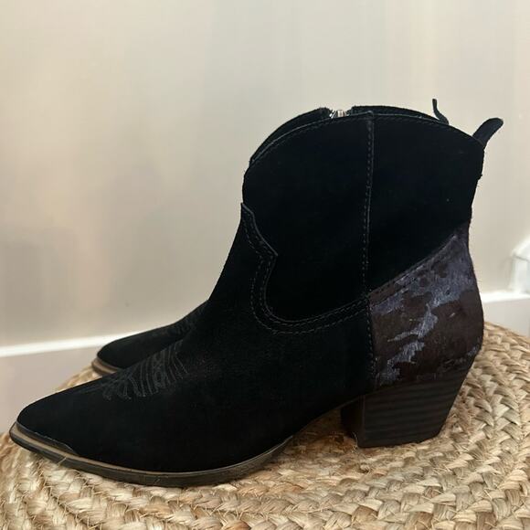 DINGO Black Suede Leather Booties Colored Calfhair Heel Size 7 - Picture 1 of 14